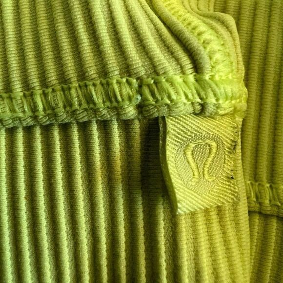 Lululemon women’s top size M - Picture 5 of 5